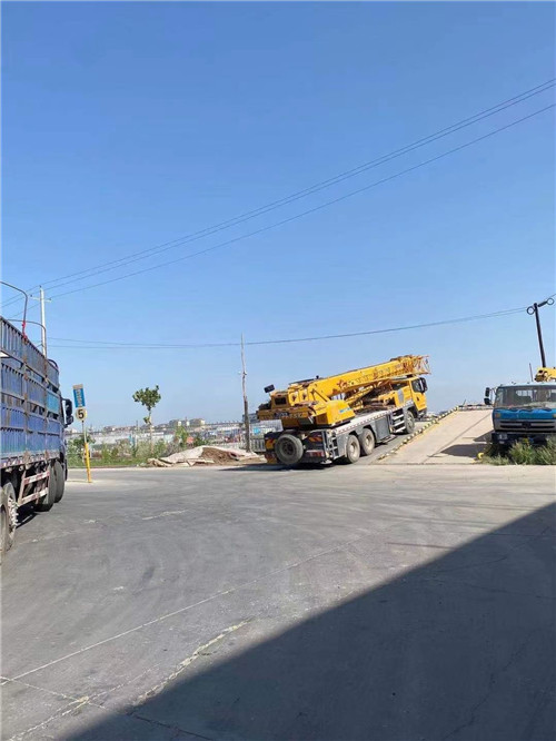 绥芬河市25吨吊车的租赁价格大概是多少？