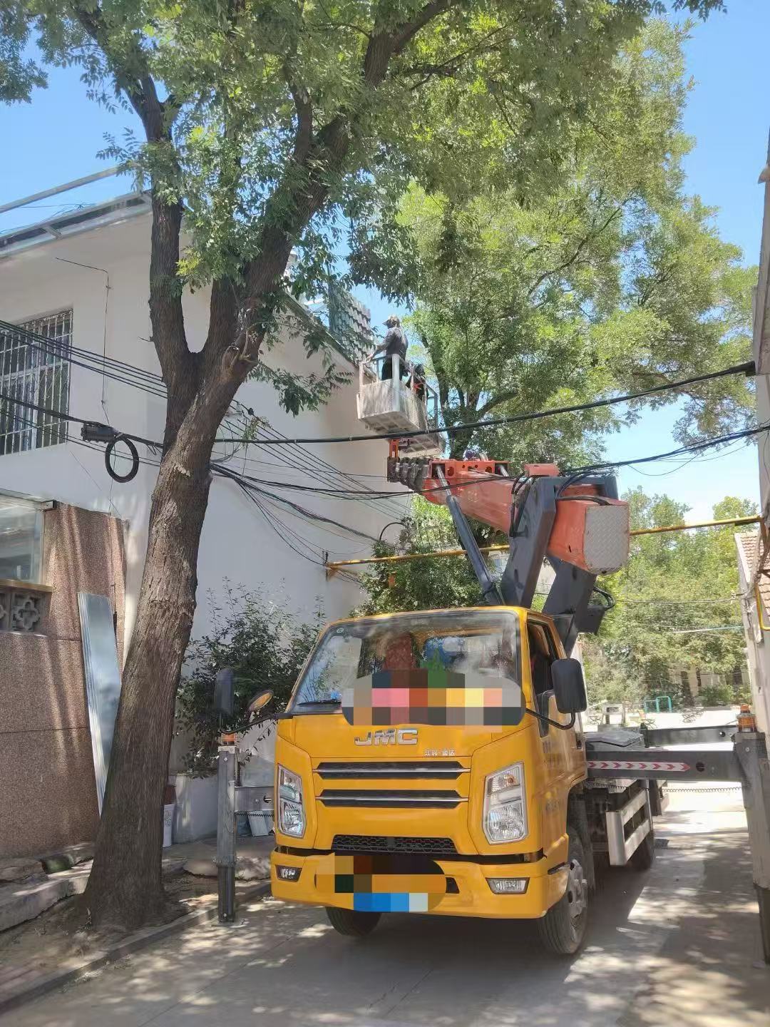 绥芬河市高空作业车能吊装重物吗？最大承载多少公斤？