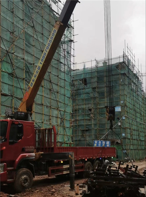 绥芬河市“慢工细活”—— 吊车的 “微动控制” 技术
